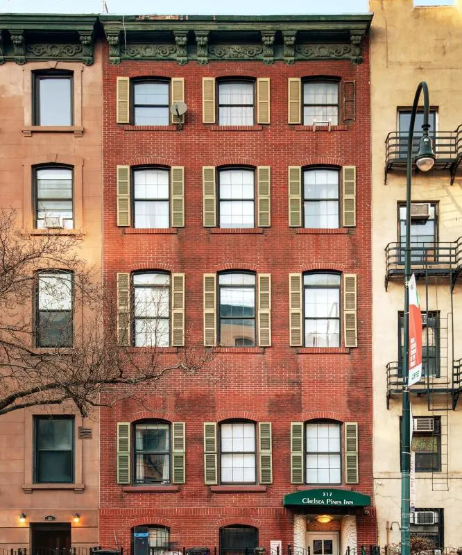 Chelsea Pines Inn hotel hero