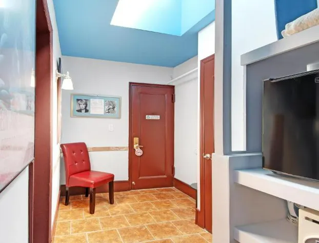 Chelsea Pines Inn hotel detail image 2