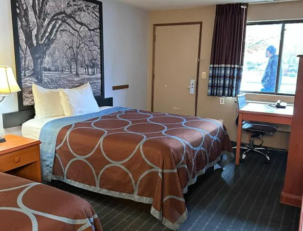 Super 8 by Wyndham Vancouver East hotel detail image 3