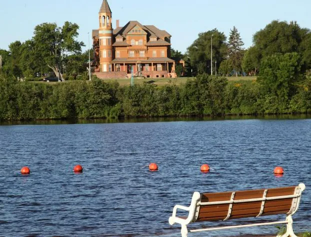 Barker's Island Inn Resort hotel detail image 2