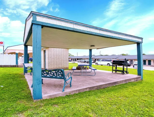 Three Rivers Executive Inn & Suites By OYO hotel detail image 1