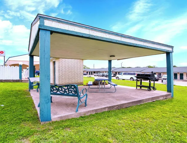 Three Rivers Executive Inn & Suites By OYO hotel detail image 1