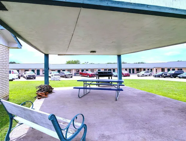 Three Rivers Executive Inn & Suites By OYO hotel detail image 3