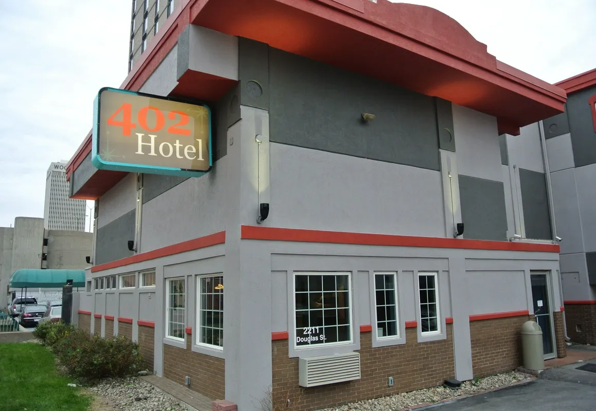 402 Hotel hotel hero