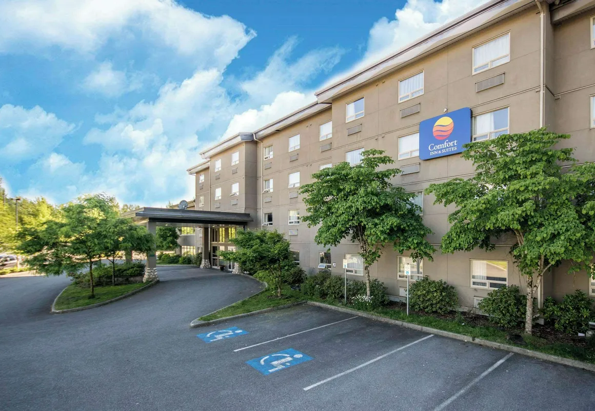 Comfort Inn & Suites hotel hero