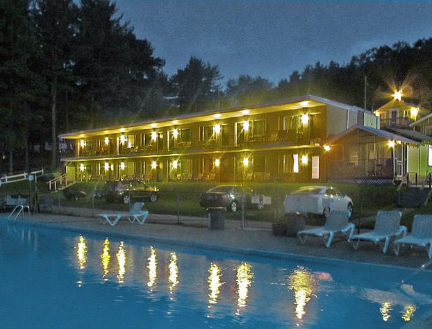Half Moon Motel & Cottages hotel detail image 1
