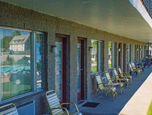 Half Moon Motel & Cottages hotel detail image 1