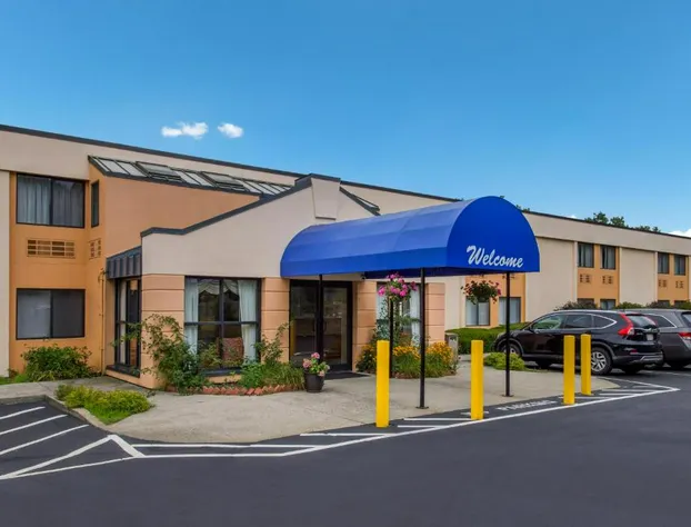 All Seasons Inn & Suites Smithfield Providence hotel detail image 2