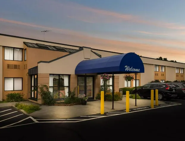 All Seasons Inn & Suites Smithfield Providence hotel detail image 4