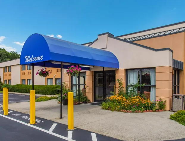 All Seasons Inn & Suites Smithfield Providence hotel detail image 3