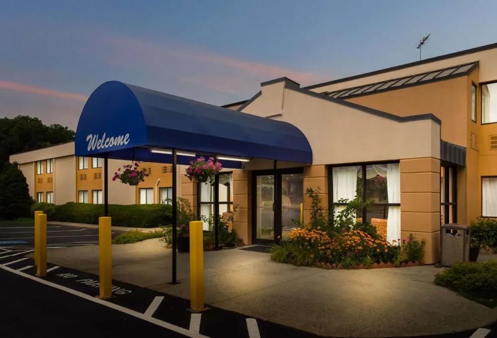 All Seasons Inn & Suites hotel hero