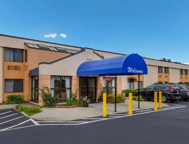 All Seasons Inn & Suites hotel detail image 1