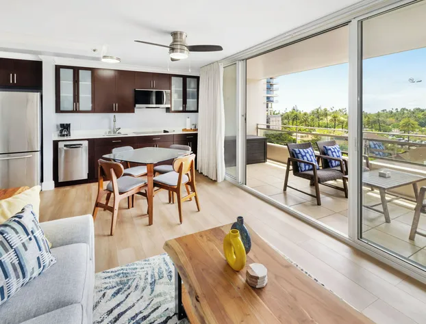 Regency on Beachwalk Waikiki by OUTRIGGER hotel detail image 2