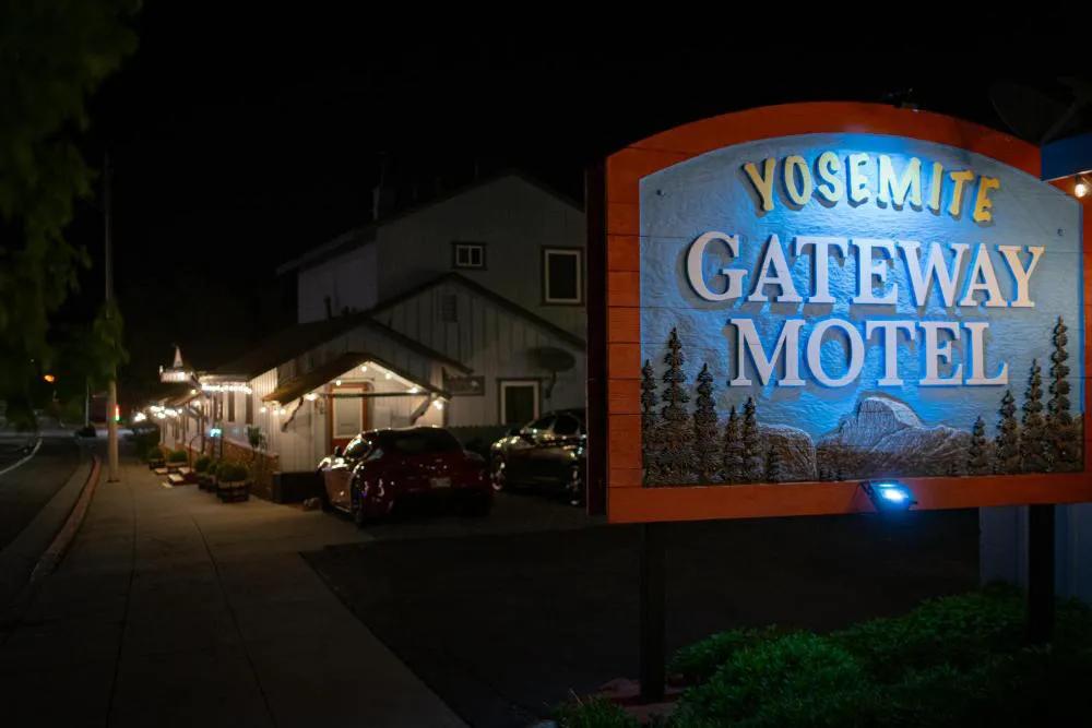 Yosemite Gateway Motel hotel hero