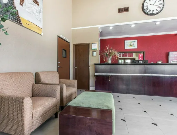 Econo Lodge Inn & Suites Fallbrook Downtown hotel detail image 1