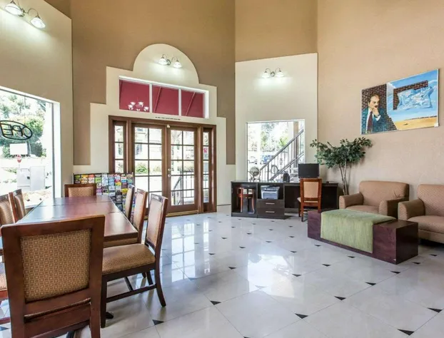 Econo Lodge Inn & Suites Fallbrook Downtown hotel detail image 3