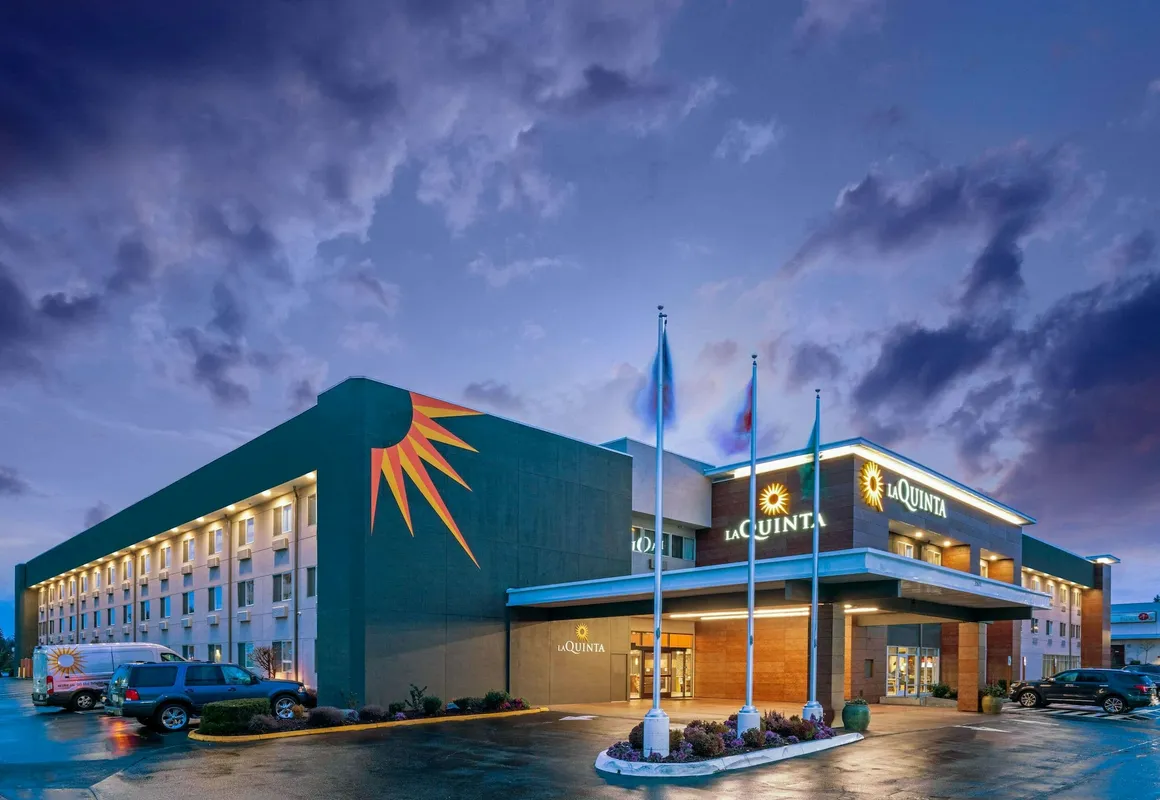 La Quinta Inn & Suites by Wyndham Seattle Federal Way hotel hero