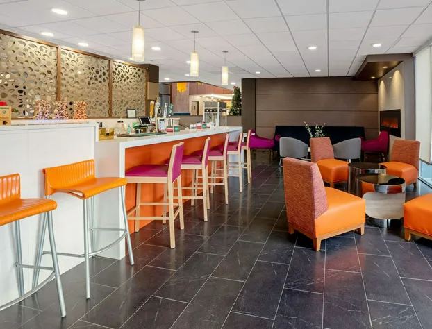 La Quinta Inn & Suites by Wyndham Seattle Federal Way hotel detail image 3