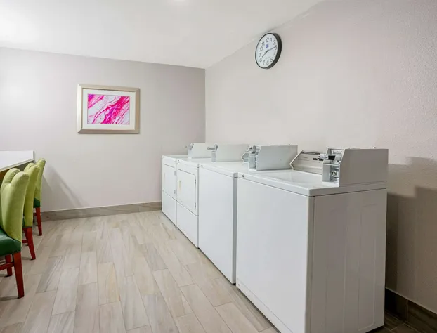 La Quinta Inn & Suites by Wyndham Seattle Federal Way hotel detail image 4