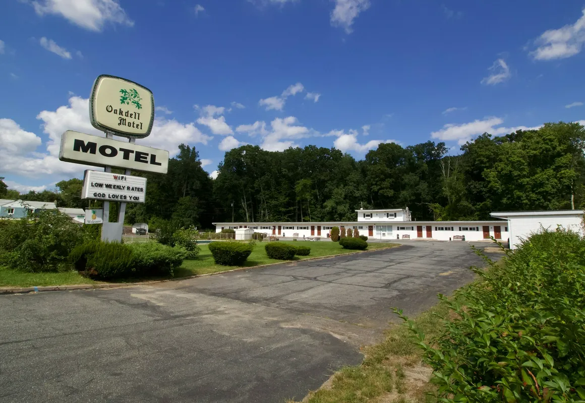 Oakdell Motel hotel hero