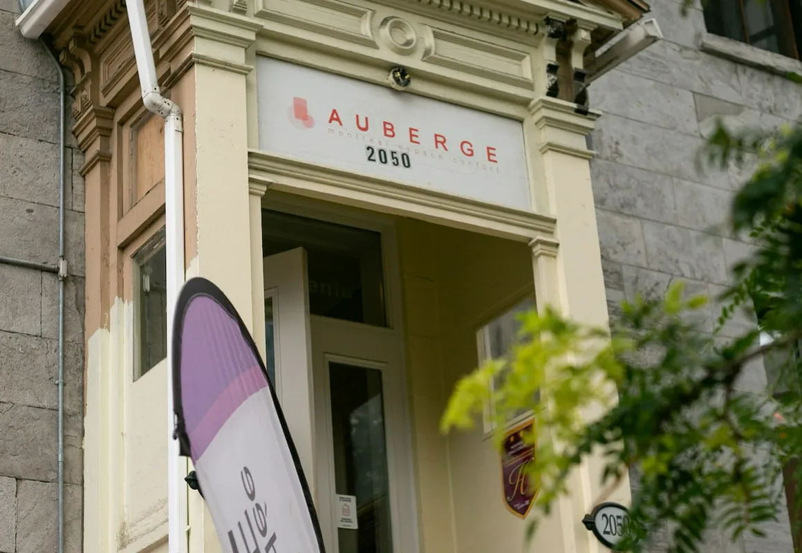 Montreal Espace Confort hotel hero