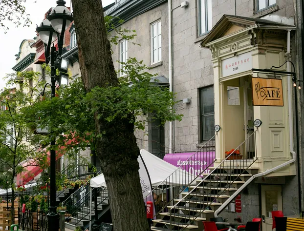 Montreal Espace Confort hotel detail image 3