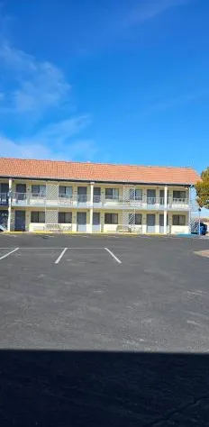 Travel Inn & Suite hotel detail image 4