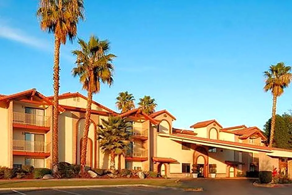 Quality Inn & Suites Bakersfield hotel hero