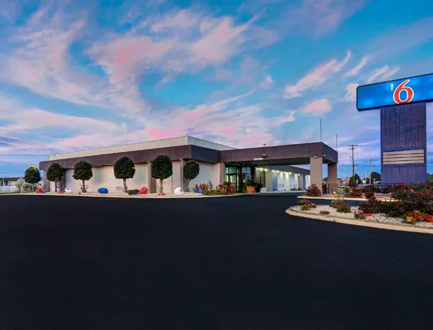 Motel 6 Burlington, NC hotel detail image 2