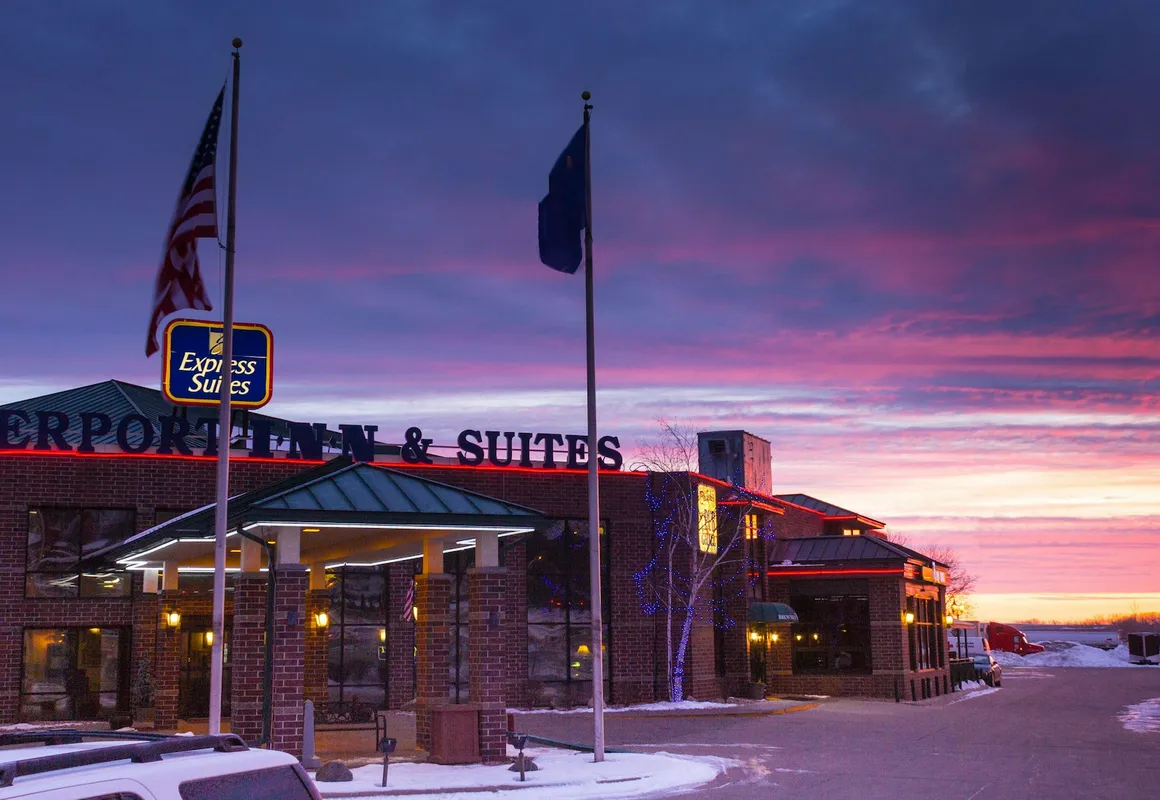 Express Suites Riverport Inn & Suites hotel hero