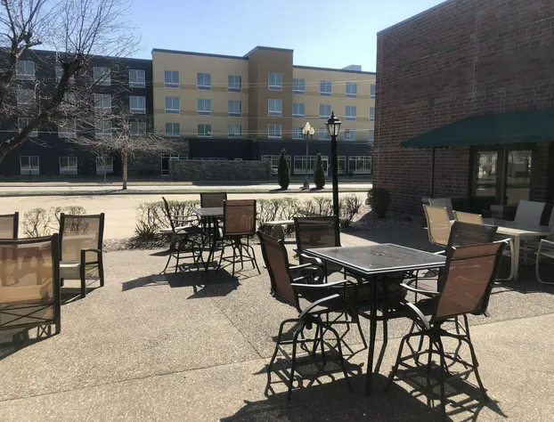 Express Suites Riverport Inn & Suites hotel detail image 3