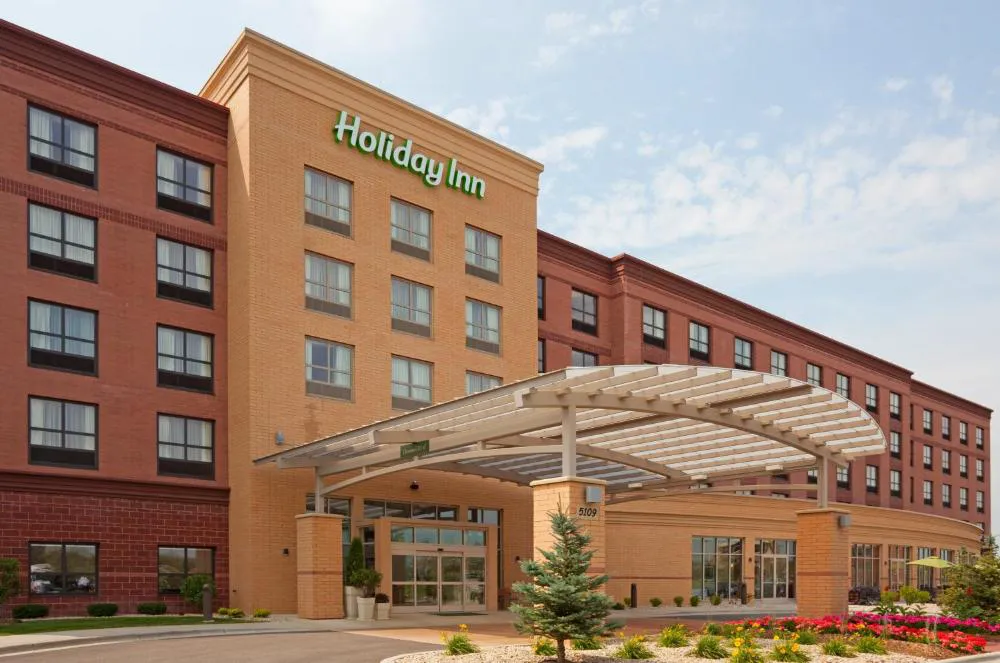 Holiday Inn Madison at The American Center by IHG hotel hero