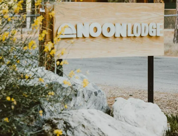 Noon Lodge at Mallard Bay hotel detail image 3