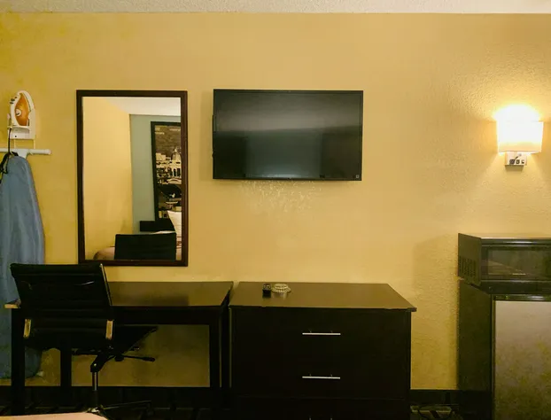 Super 8 by Wyndham Cincinnati/Springdale OH hotel detail image 4