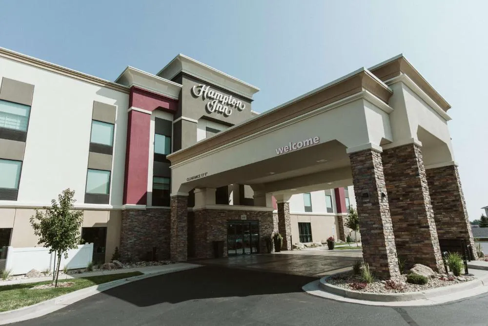 Hampton Inn Bismarck hotel hero