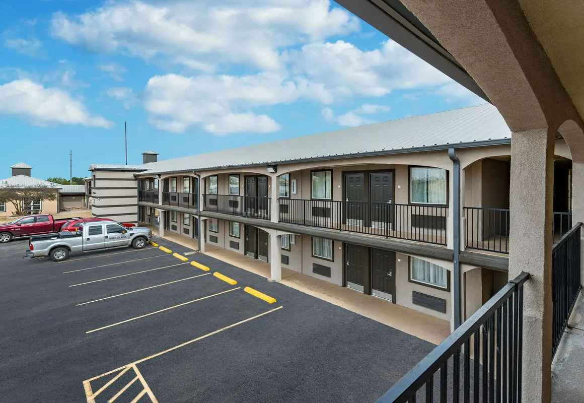 Quality Inn & Suites Big Spring hotel hero