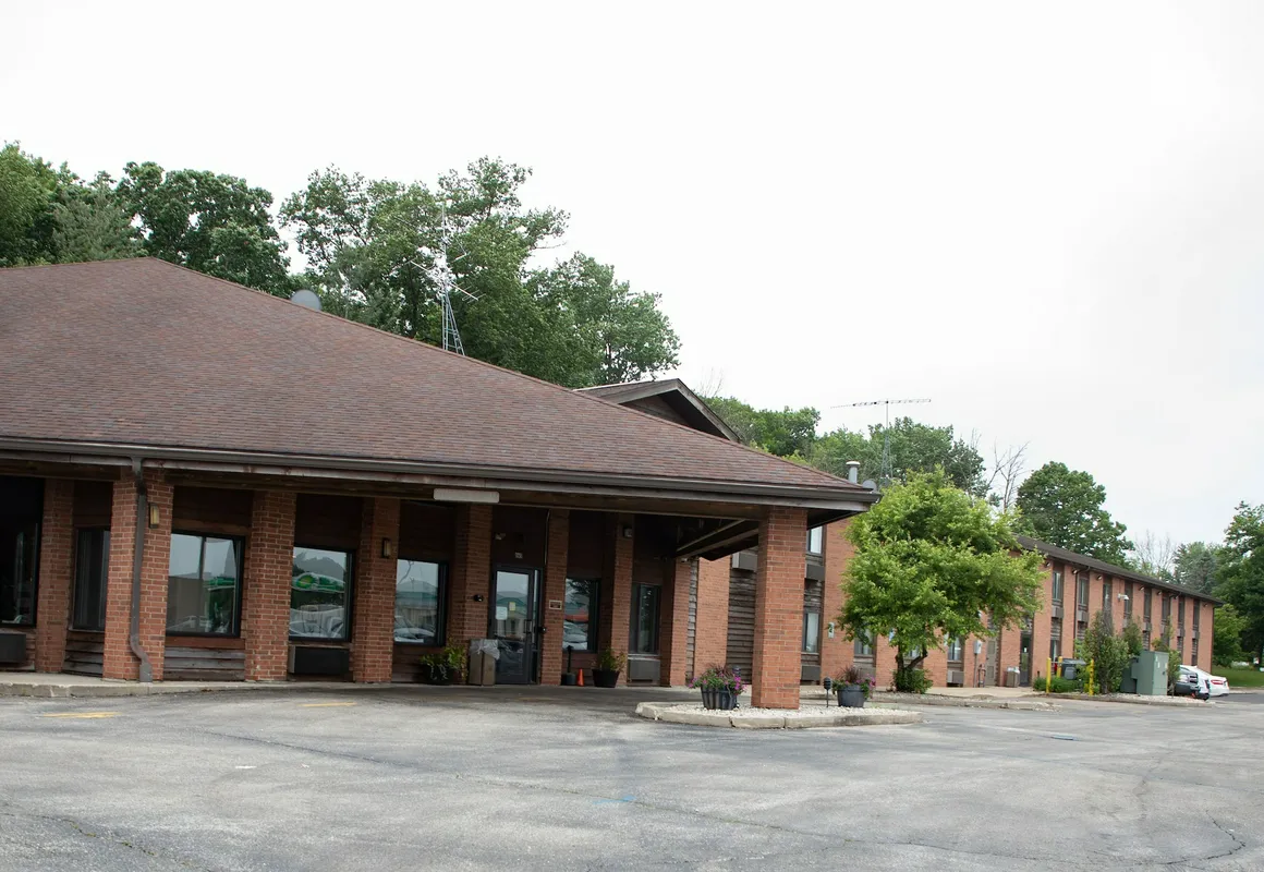 Lomira Inn and Suites hotel hero