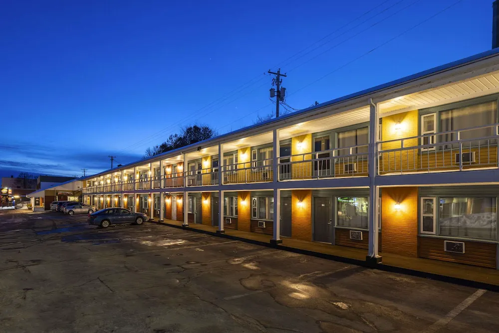 Econo Lodge Miramichi hotel hero