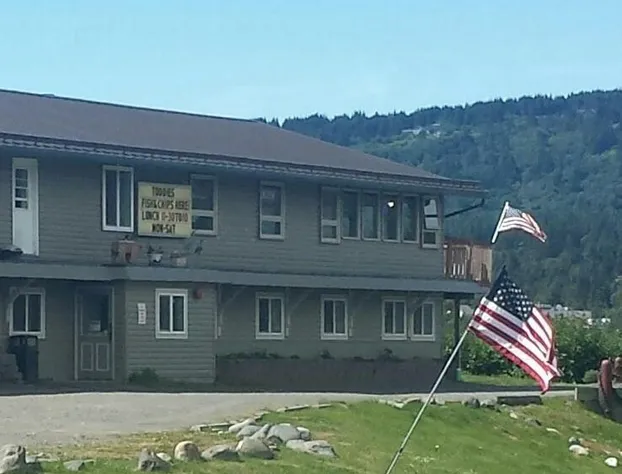 Beluga Lake Lodge hotel detail image 4