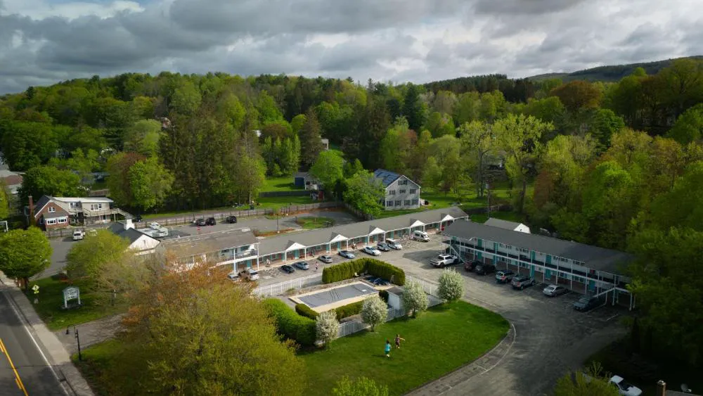 Pilgrim Inn hotel hero