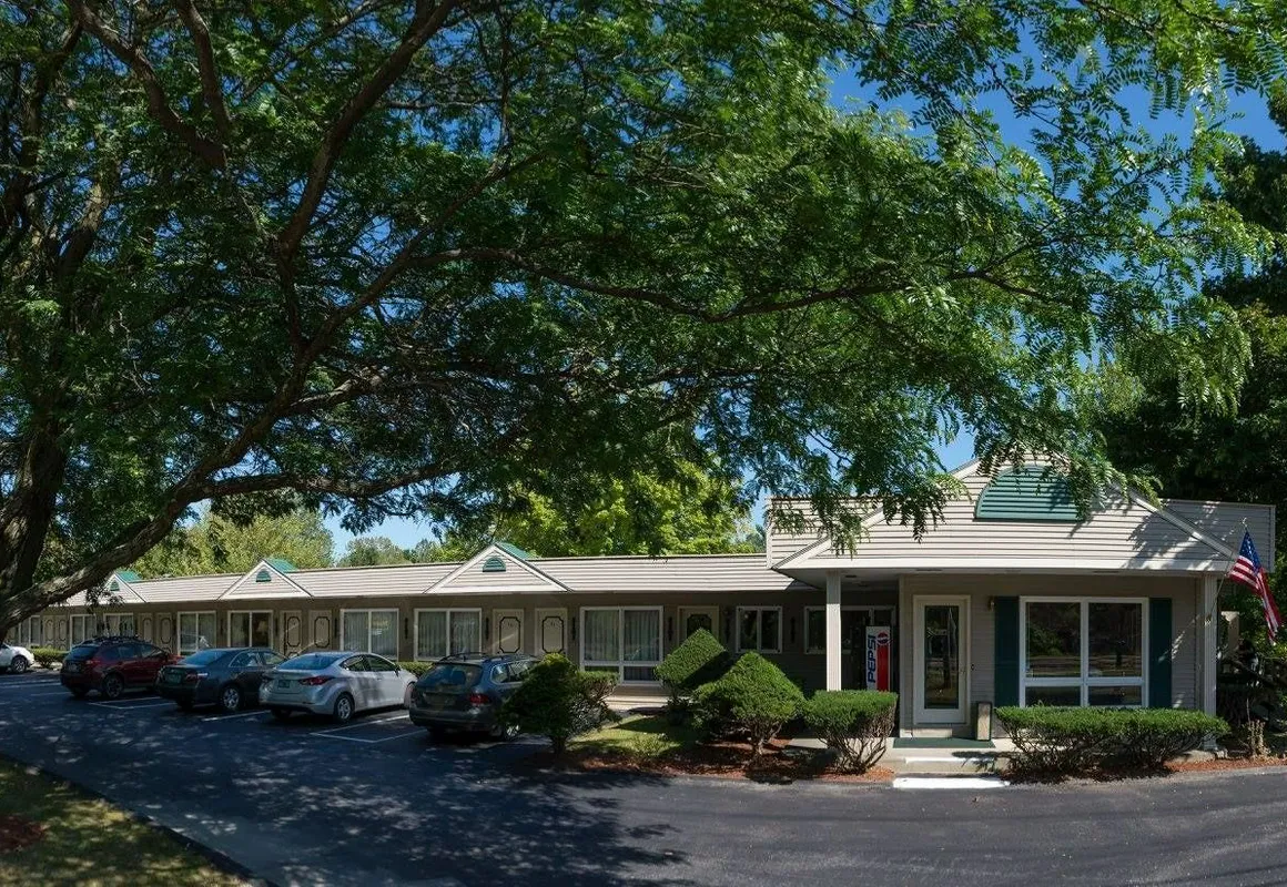 T-Bird Motor Inn hotel hero