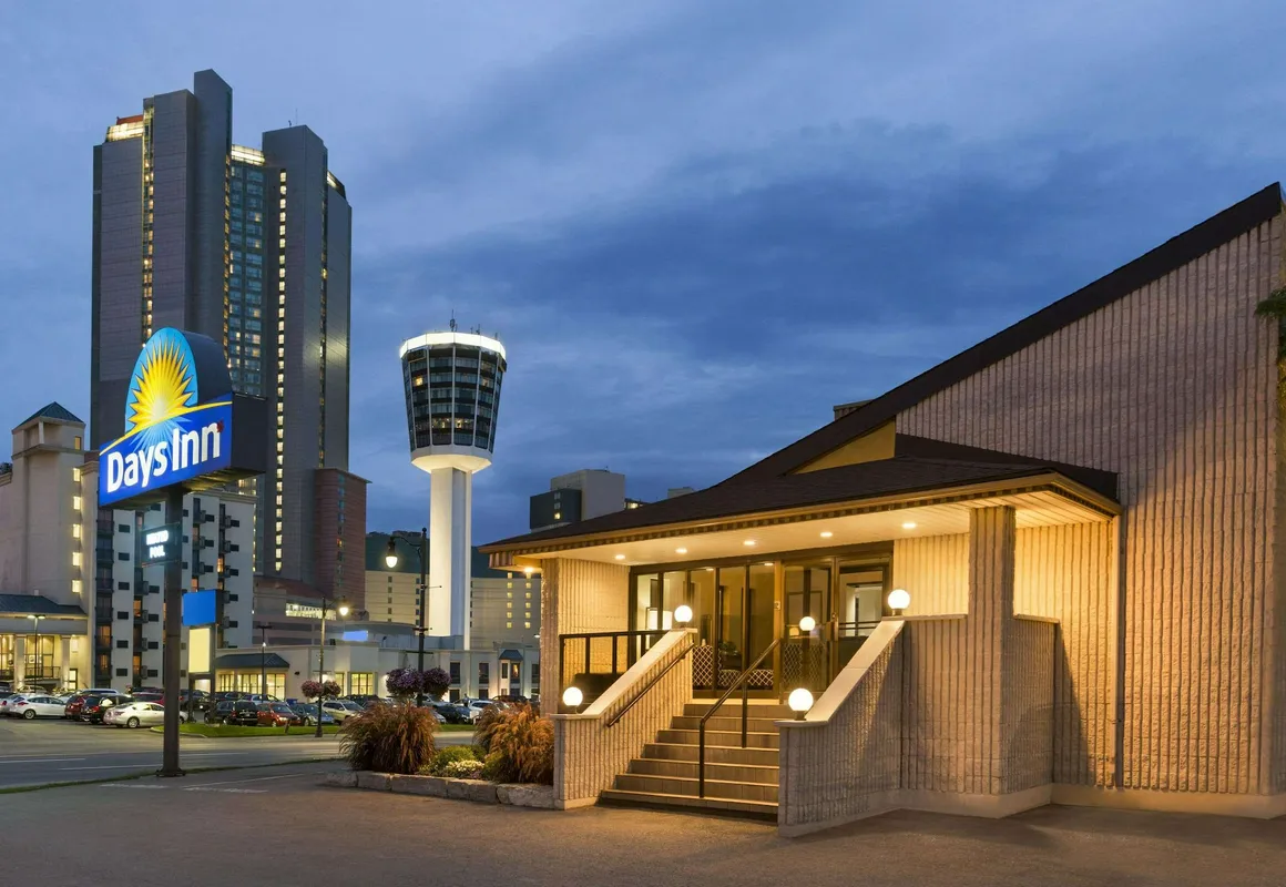 Days Inn by Wyndham Fallsview hotel hero