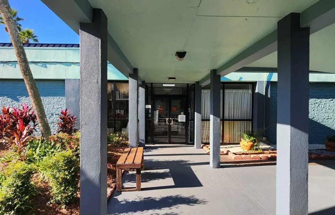 Quality Inn & Suites Gulf Breeze Bayside near Pensacola Beach hotel hero