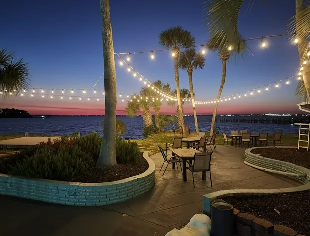 Quality Inn & Suites Gulf Breeze Bayside near Pensacola Beach hotel detail image 3