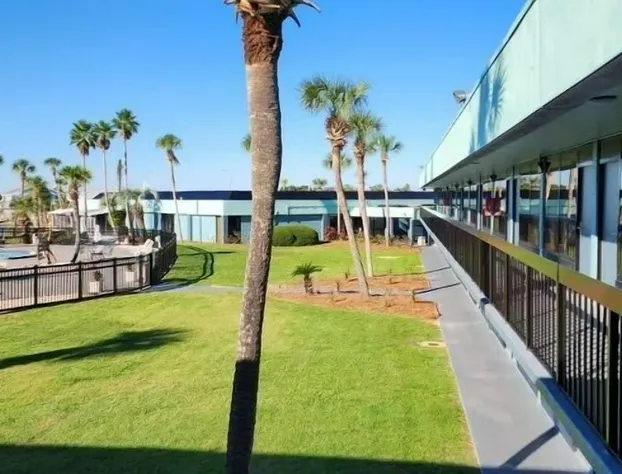 Quality Inn & Suites Gulf Breeze Bayside near Pensacola Beach hotel detail image 4