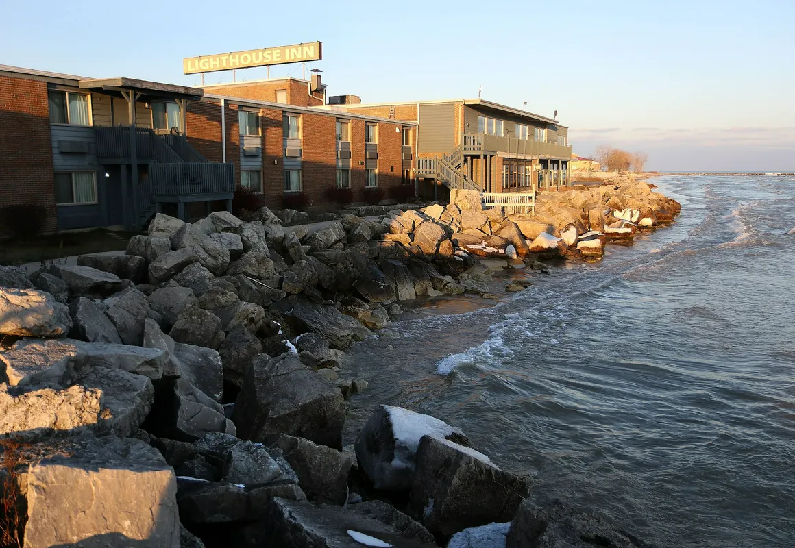 Lighthouse Inn hotel hero