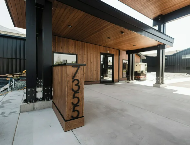 Wonderstone at Glacier hotel detail image 2