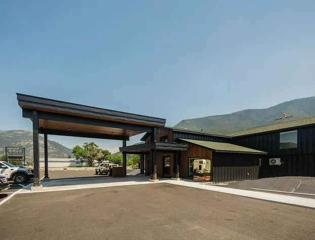 Wonderstone at Glacier hotel detail image 3