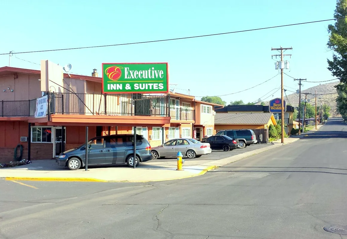 Executive Inn & Suites hotel hero