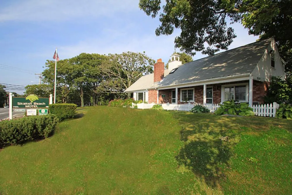 Skaket Beach Motel hotel hero